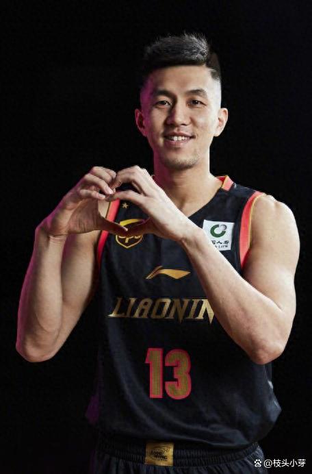 华体会全站-包含赛地聚焦——德甲冲刺阶段热度飙升，广州队强势反弹，球迷炸锅，团队化学反应显著的词条